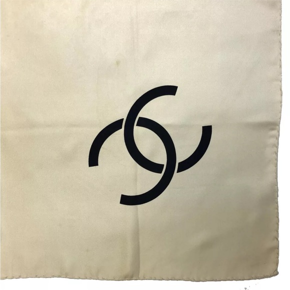 ✨🛍️ Chanel Ivory CC Logo Silk Scarf - Picture 3 of 7